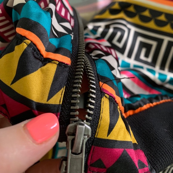 Patterned Zip Up Jacket - light weight - Picture 6 of 8